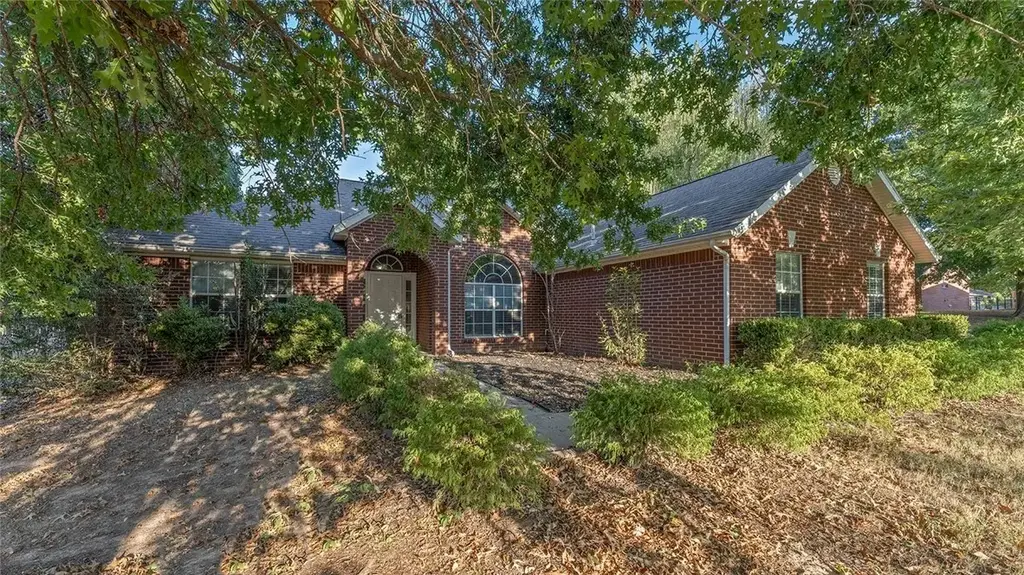 1524 N Plantation Avenue, Fayetteville