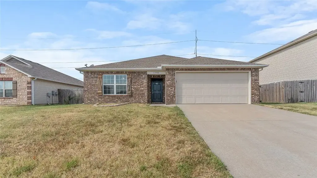 1590 Edinburgh Drive, Centerton