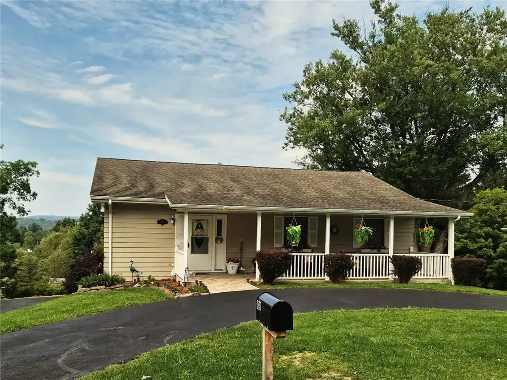 109 Charlotte Drive, Ligonier