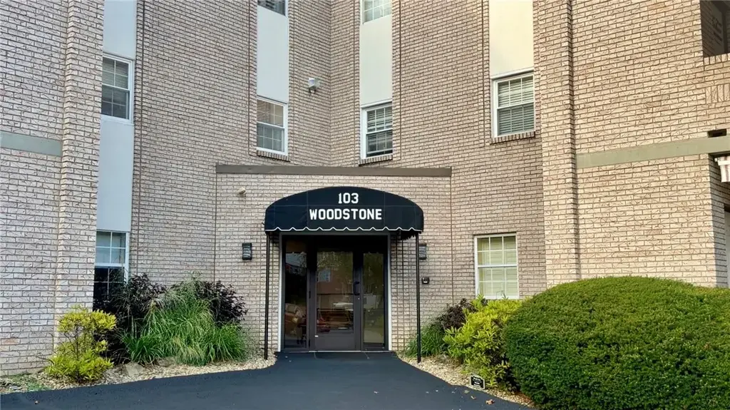 103 Woodstone Lane Unit #42, New Kensington