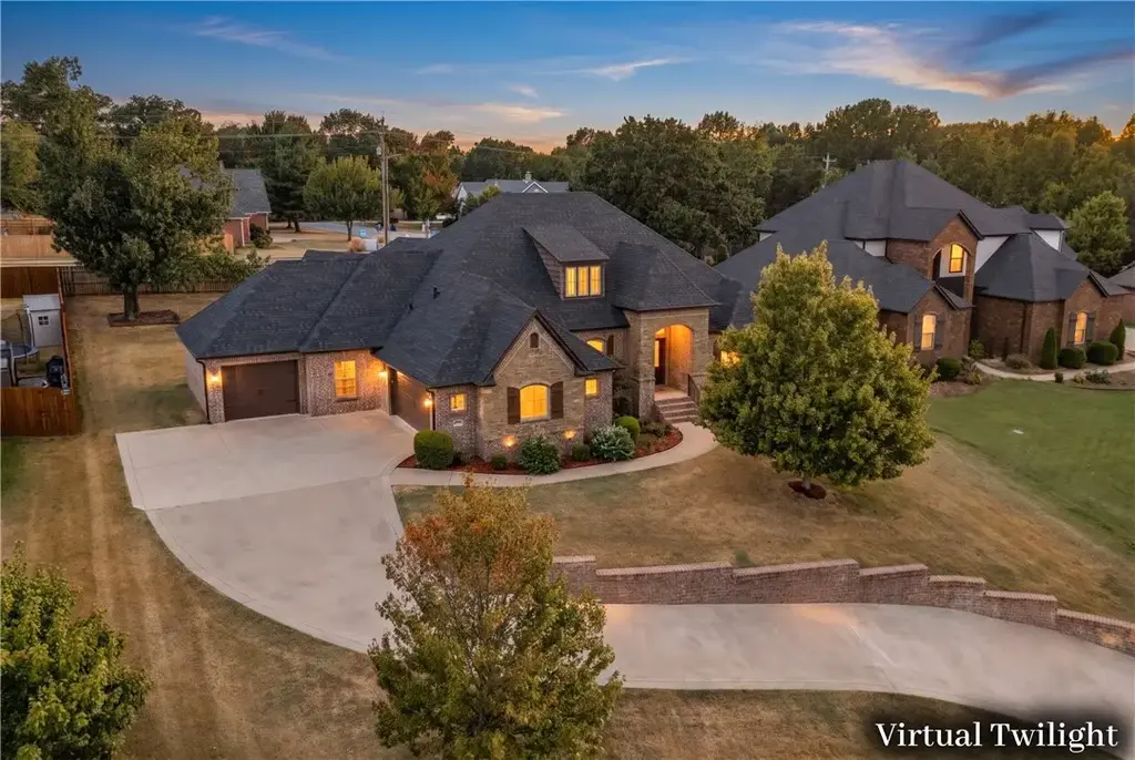 2105 Nw Small Oaks Street, Bentonville