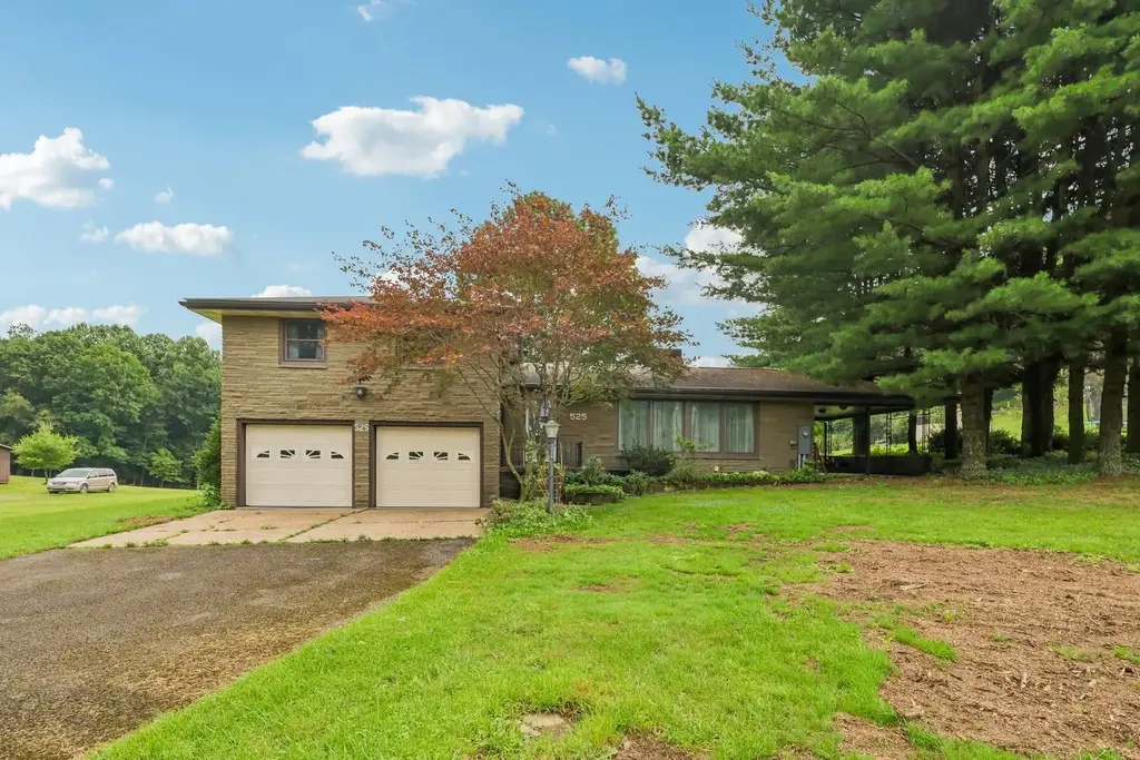 525 Ben Franklin Road , White