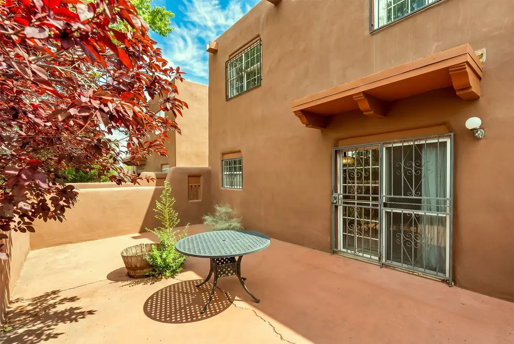 804 Faldas De La Sierra, Santa Fe