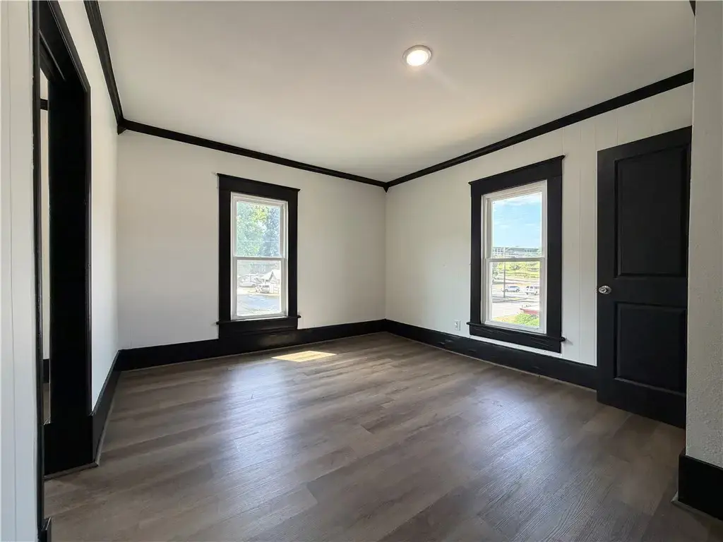 401 E Twin Springs Street 5, Siloam Springs