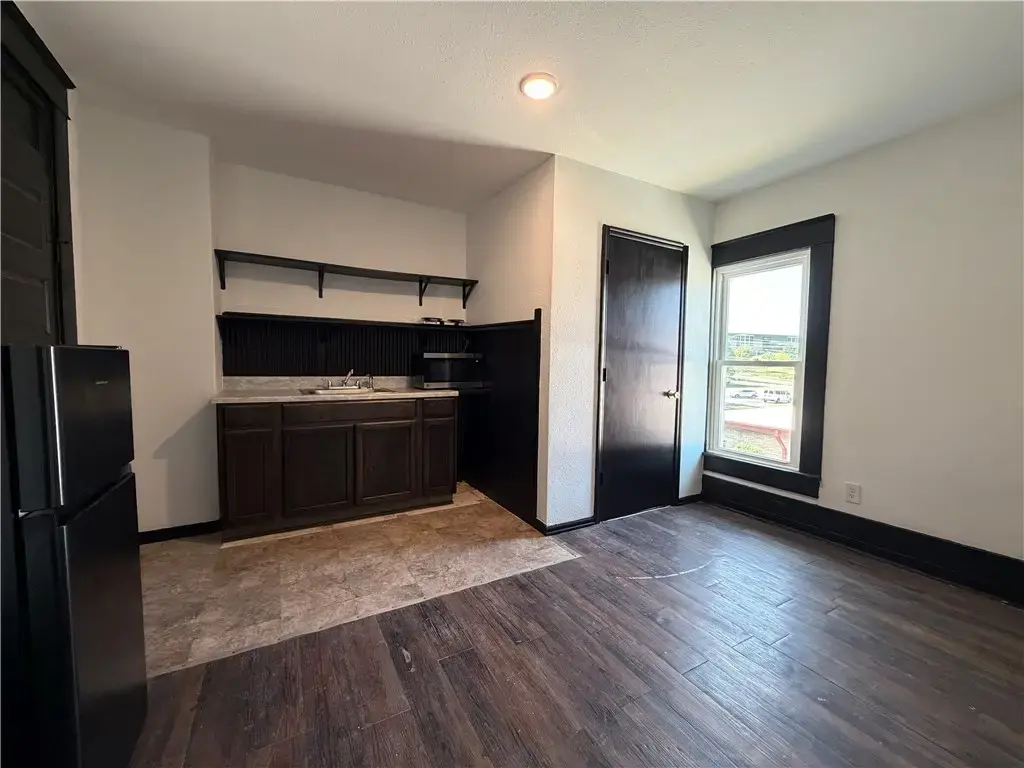 401 E Twin Springs Street 6, Siloam Springs