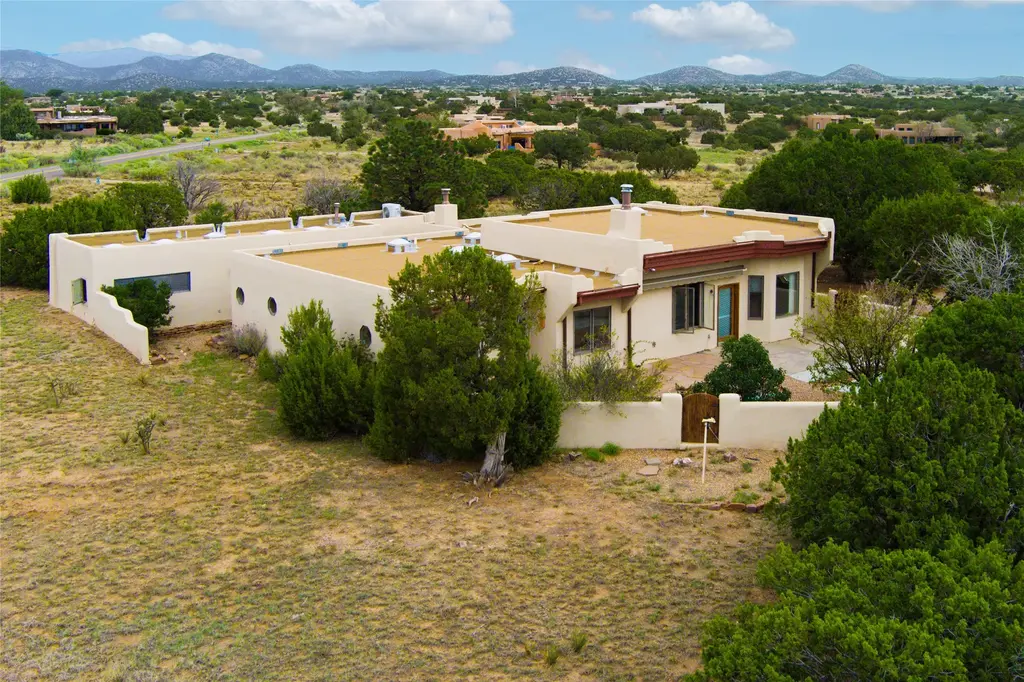 33 Herrada Rd, Santa Fe