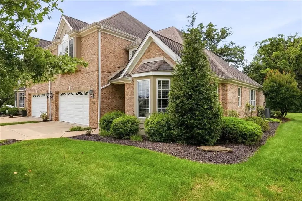 2112 Gables Court , Adams