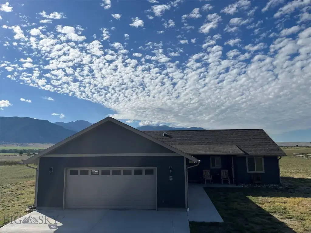 5 Fraker Loop, Whitehall