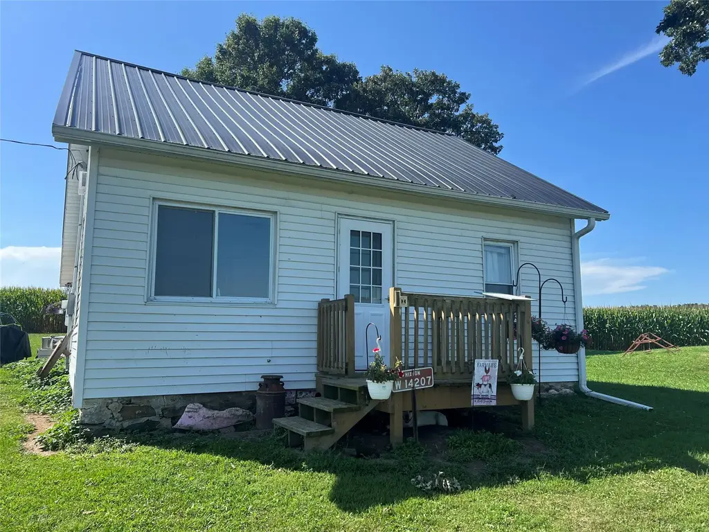 14207 Holmes Road, Hixton