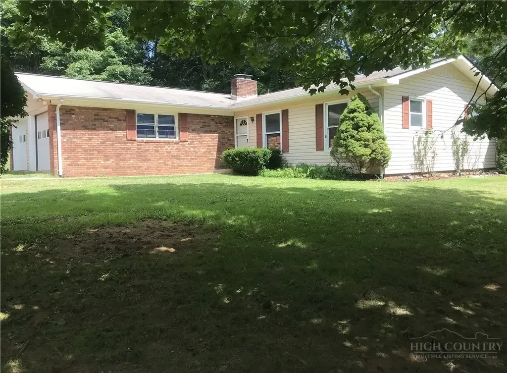 146 Well House Drive, West Jefferson