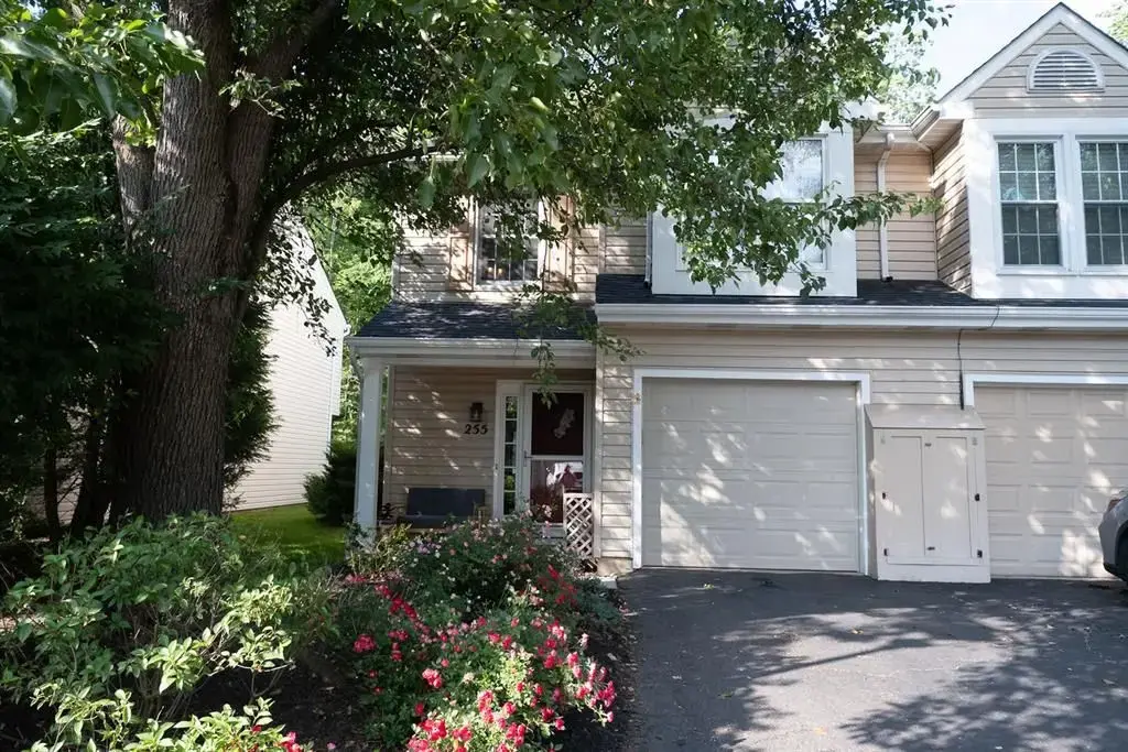 255 Commons, Oakmont