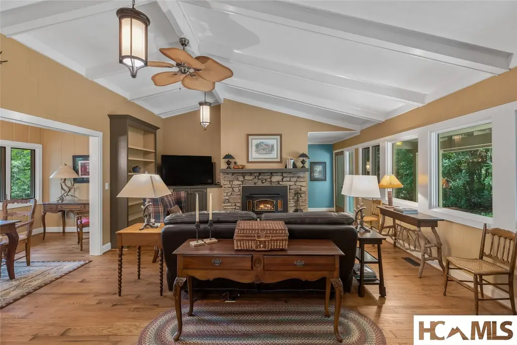 180 Country Club Drive, Highlands