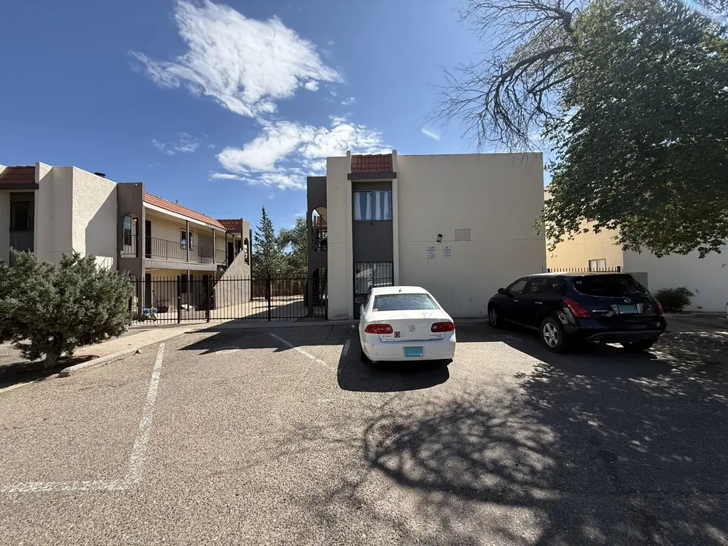 536 Palomas Drive Se, Albuquerque