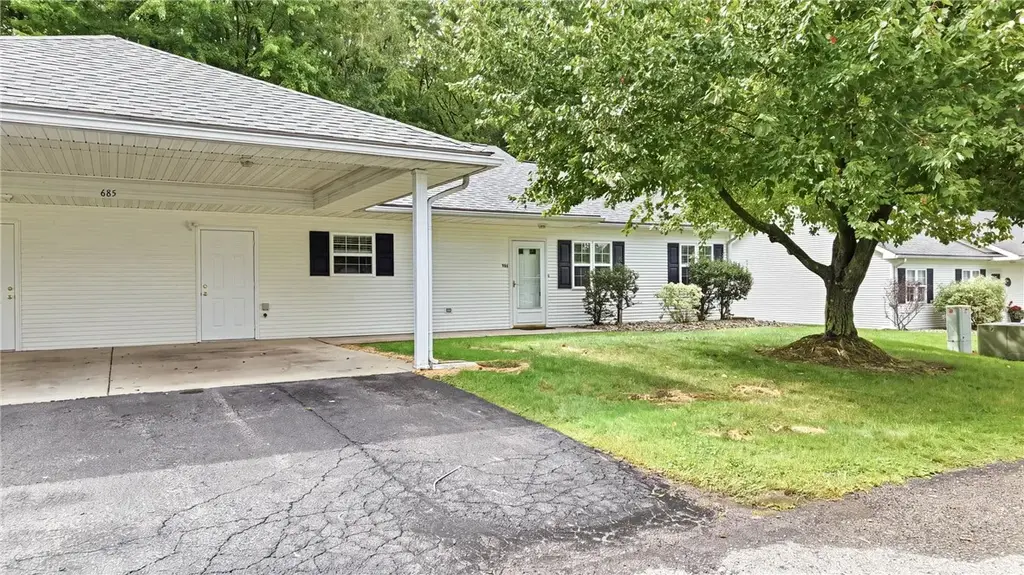685 Theresa Avenue 102, Hermitage