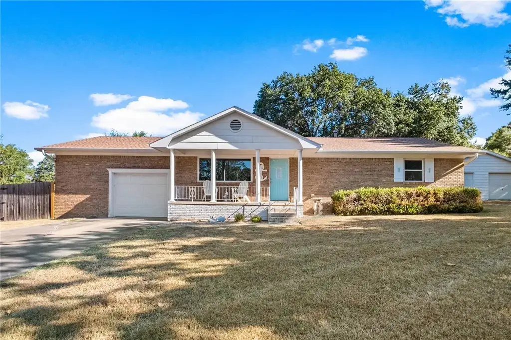 336 Eastwood Drive, Prairie Grove