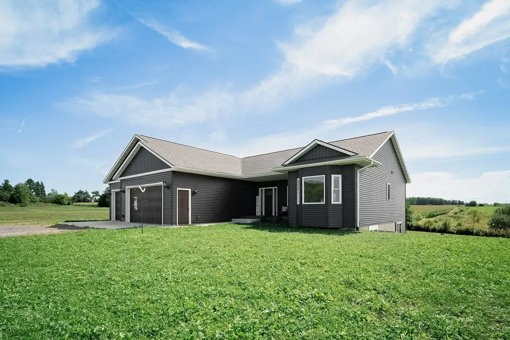 N15452 Castle Oaks Drive, Thorp