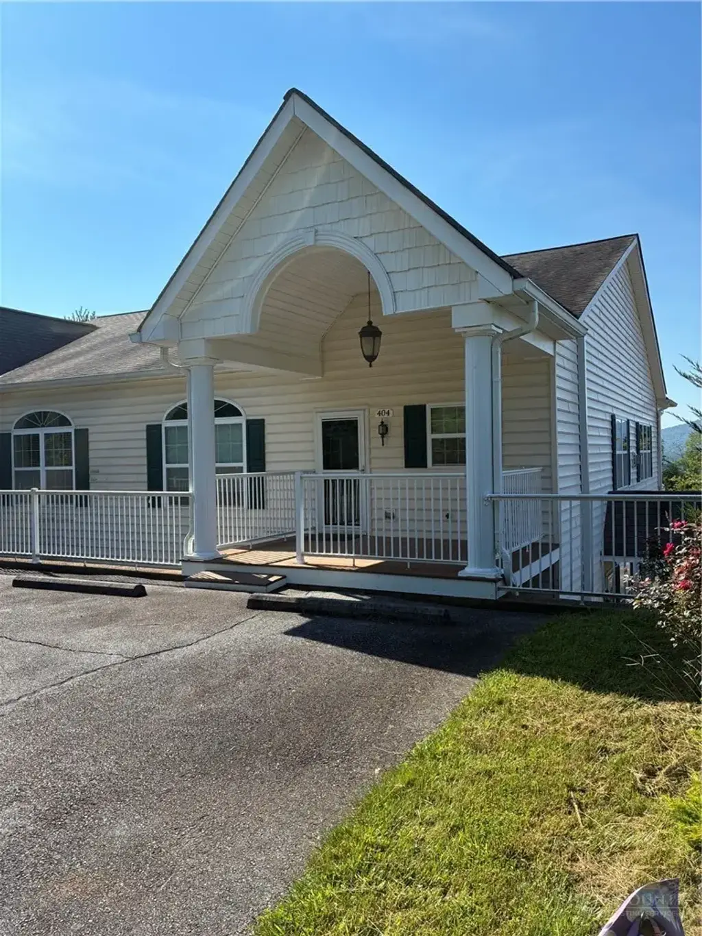 33 Grand Circle # 404, Sparta