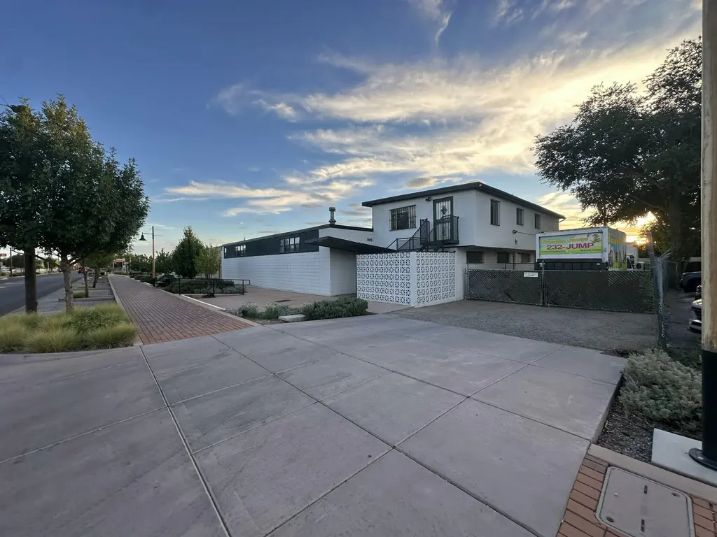 6817 4th Street Nw, Los Ranchos
