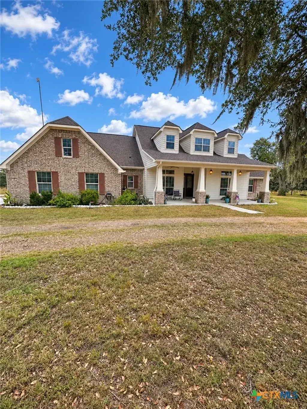1684 Zengerle Rd, Cuero