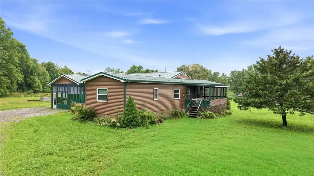 330 Fullingmill Road , Jefferson