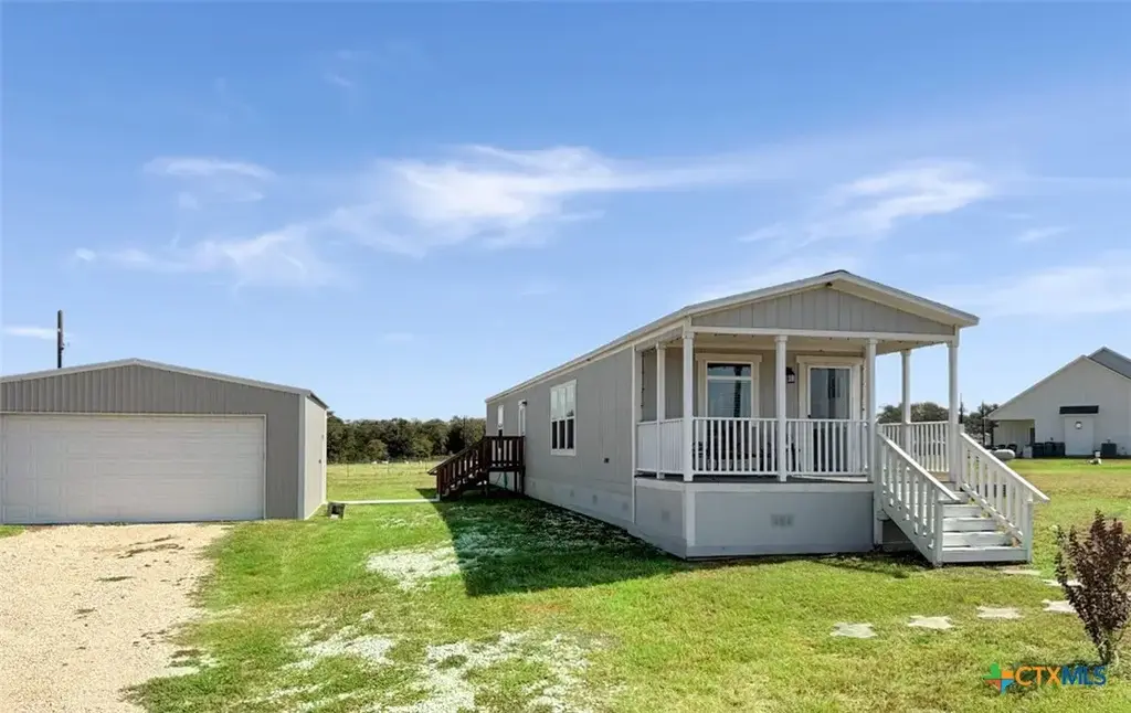 2381 W Us Highway 90, Flatonia