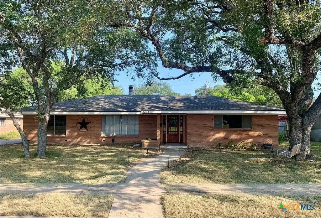 2202 E Loma Vista Avenue, Victoria