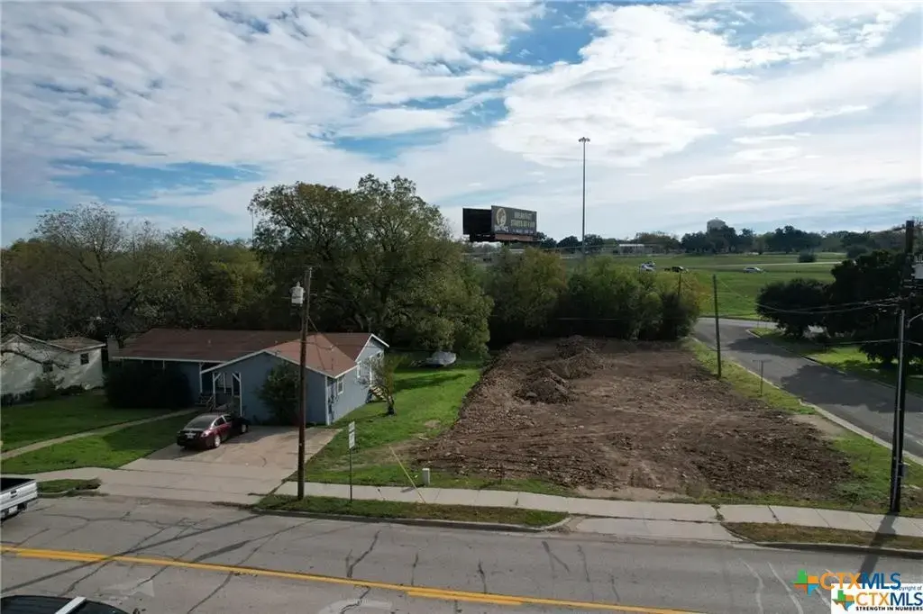 921 S Main Street, Belton