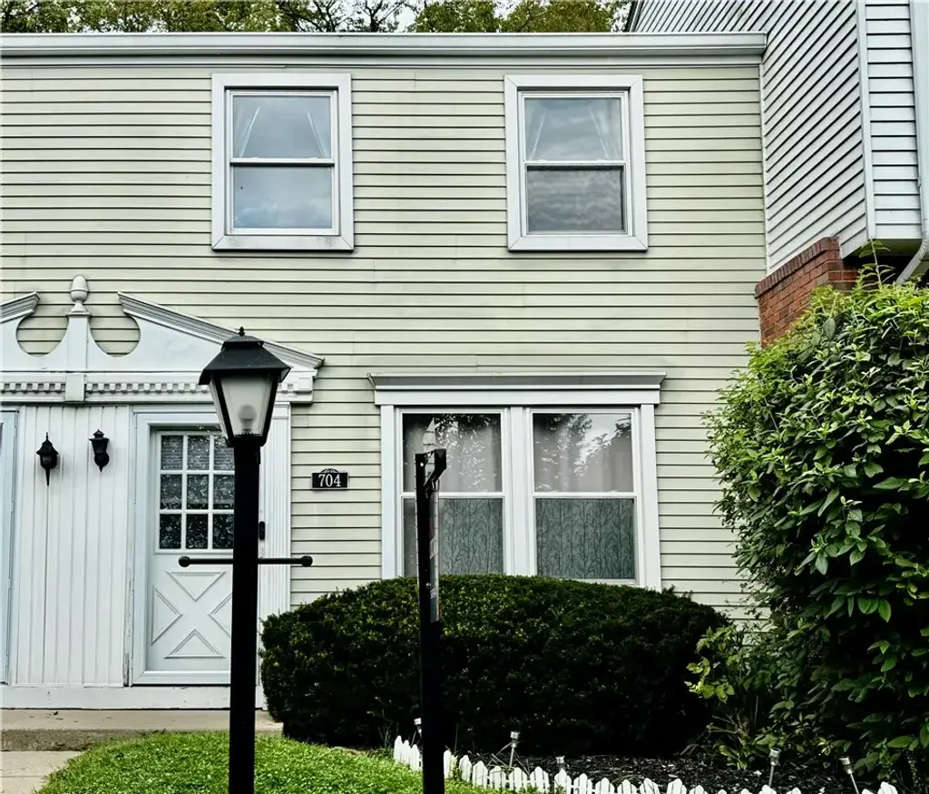 704 Countryside Drive , McKees Rocks
