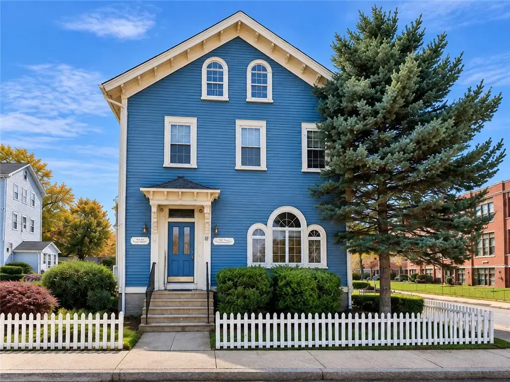 1 Grove Ave, East Providence