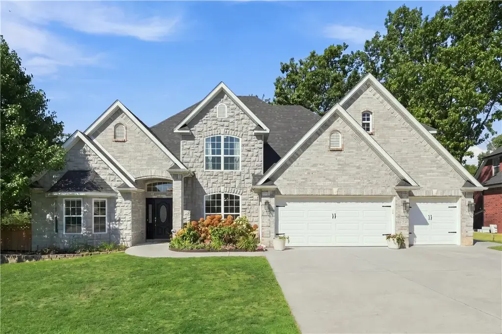 1300 Ne Plymouth Drive, Bentonville