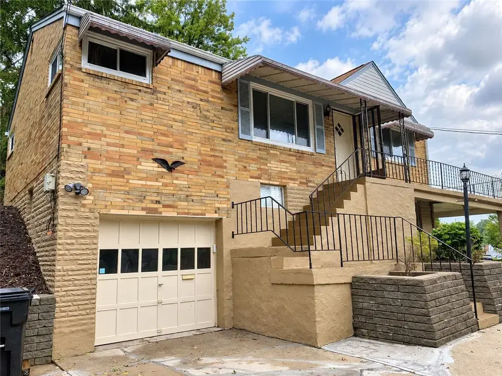 2007 Hillcrest Street , Bethel Park