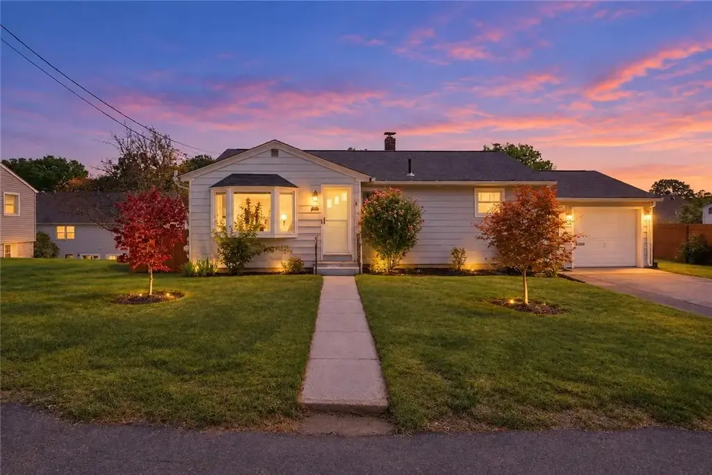 156 Pawtuxet Ter, West Warwick