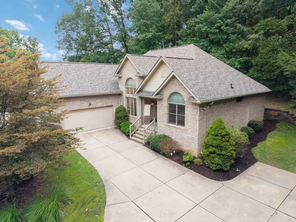 41 Brookdale Drive, Hempfield