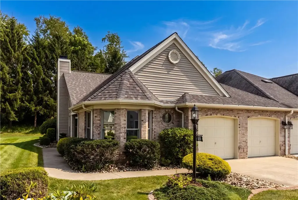 702 Hunt Club Drive , Hempfield
