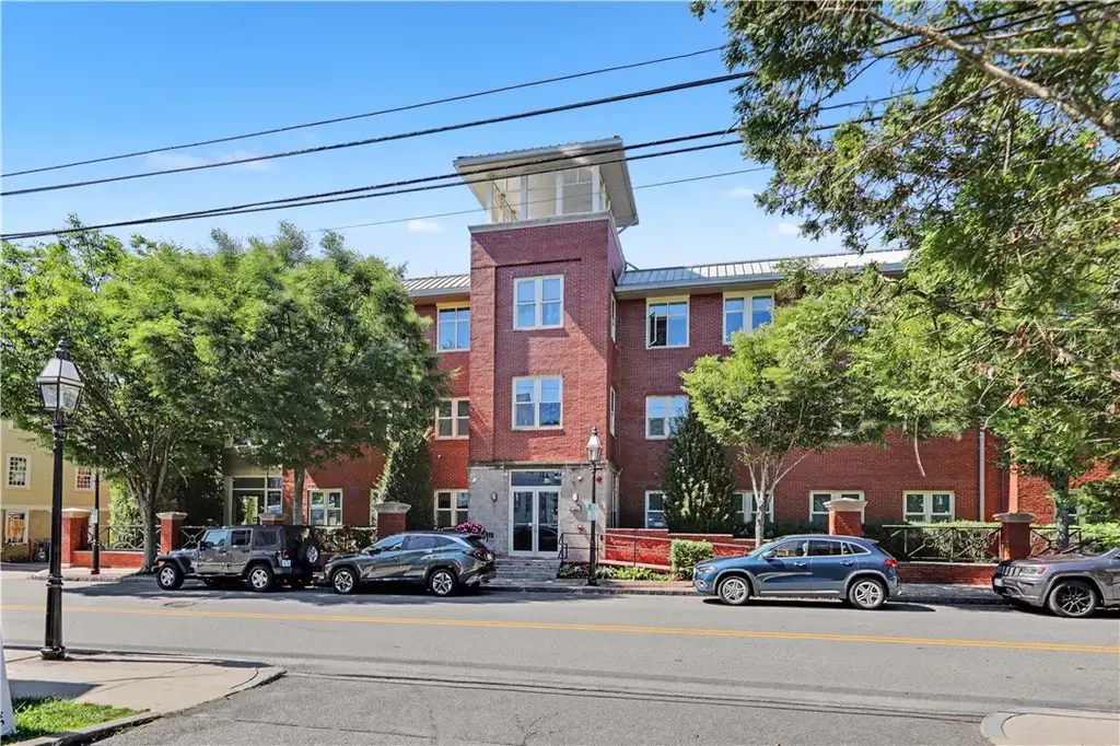 341 Thames St # 101-s, Bristol