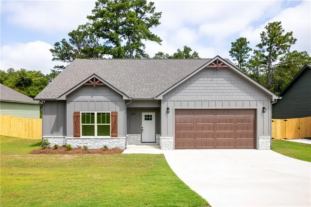 1352 Lee Rd 219, Phenix City
