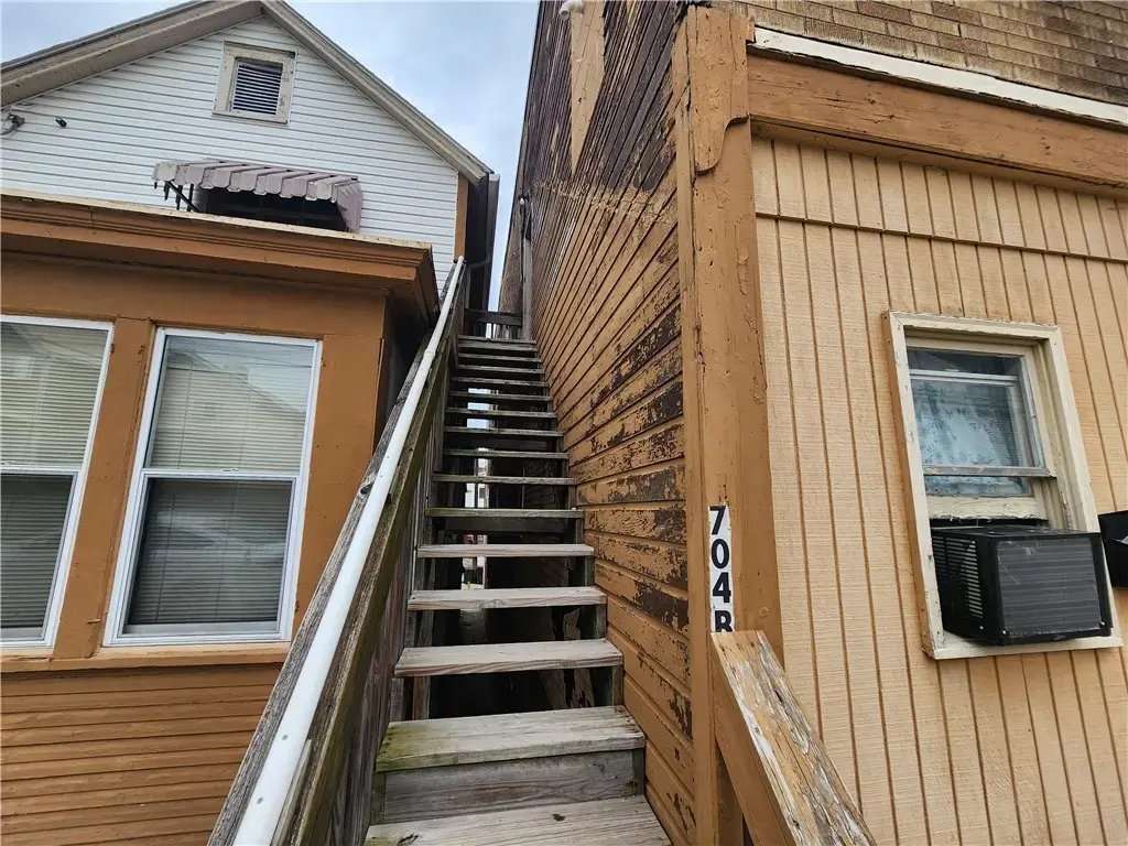 706 Holland Street , Vandergrift