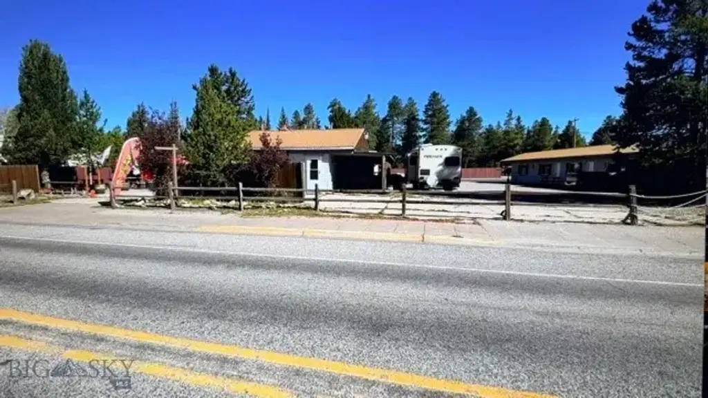 625 Highway Avenue West, West Yellowstone