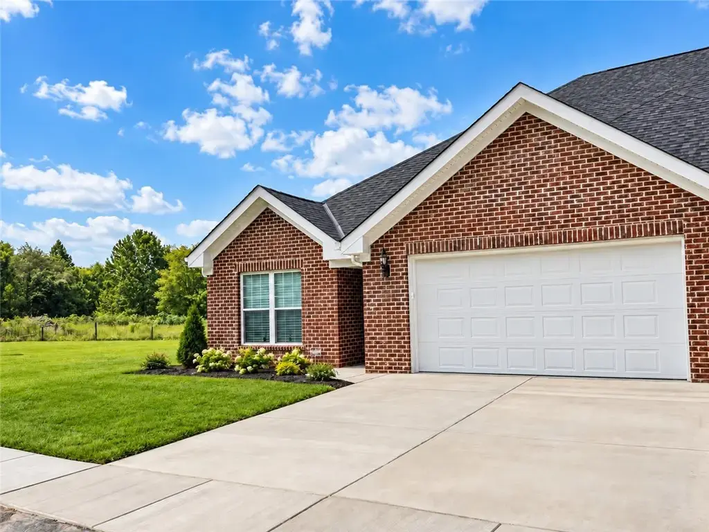 54b River Ridge Court, Economy