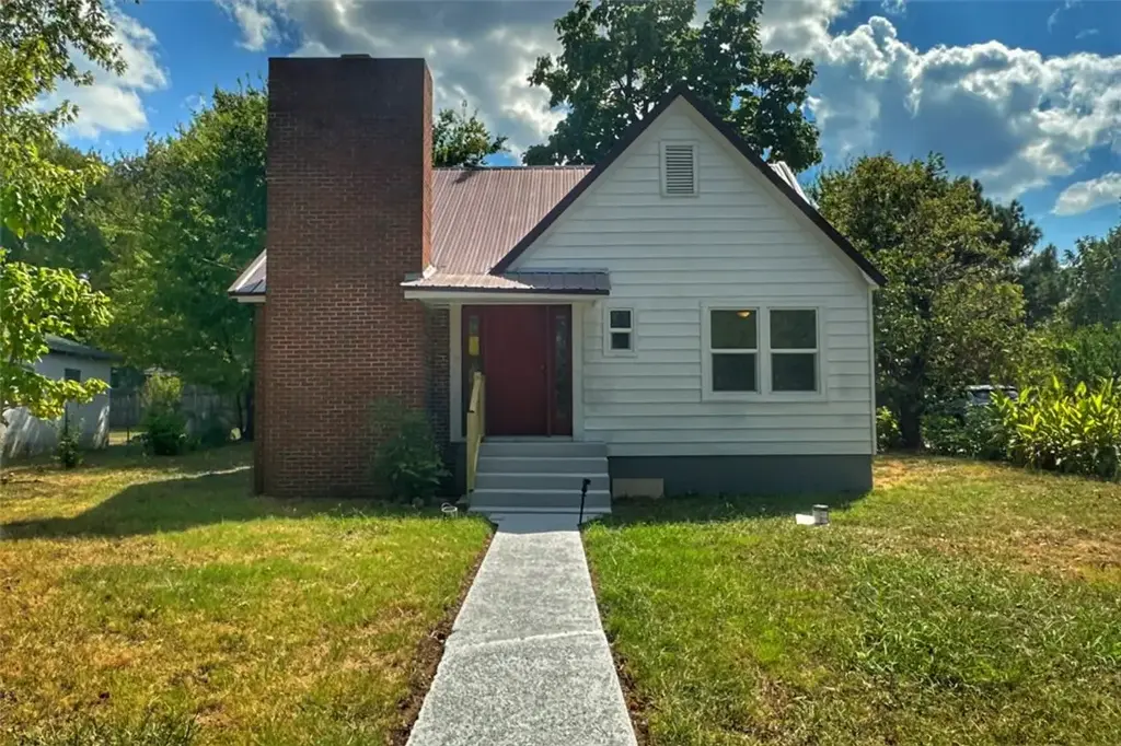 201 Walnut Street, Marshall