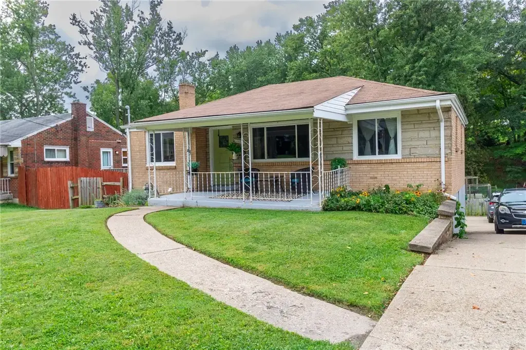 1112 Logan Road , Bethel Park