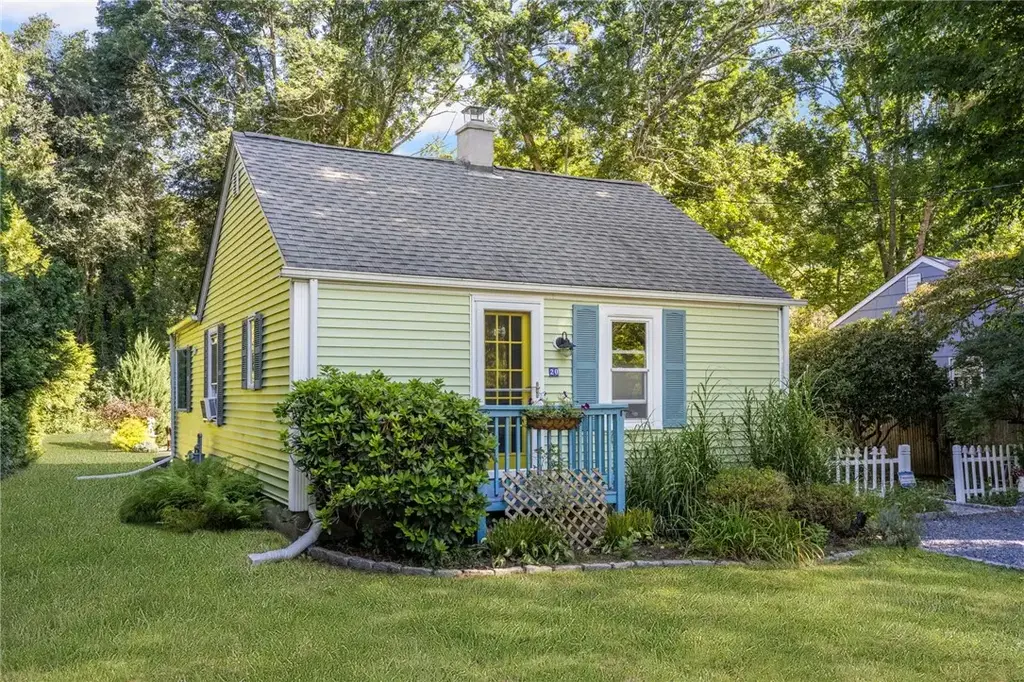 20 Samuel Rodman St, South Kingstown