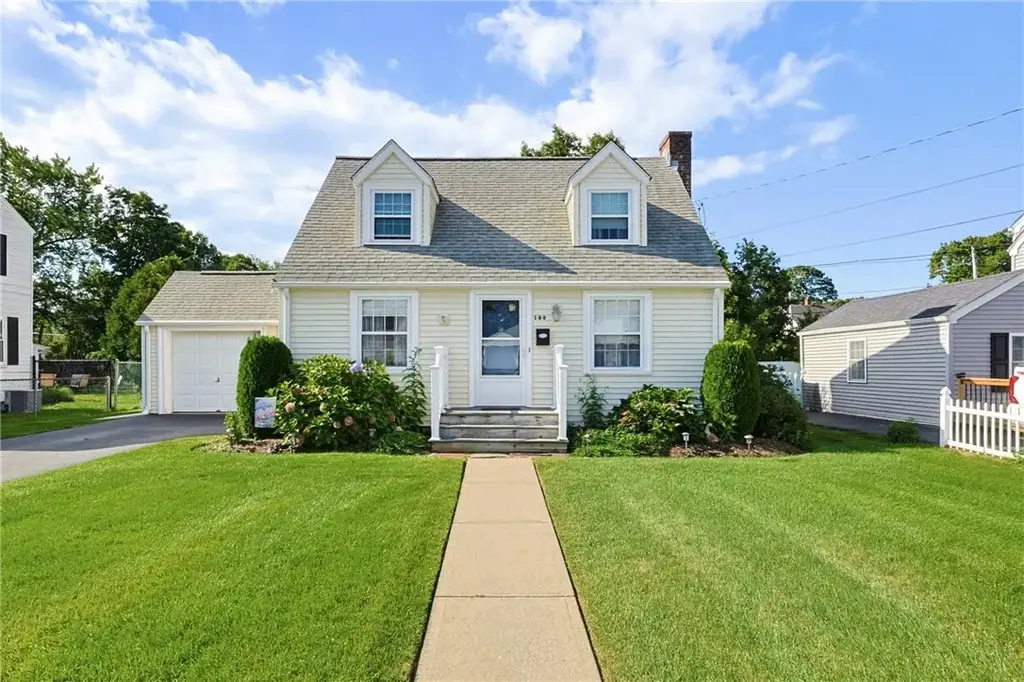 166 Puritan Dr, Warwick