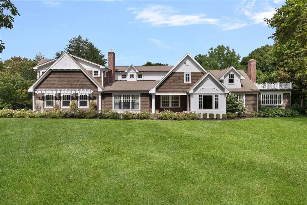 543 Woonsocket Hill Rd, North Smithfield