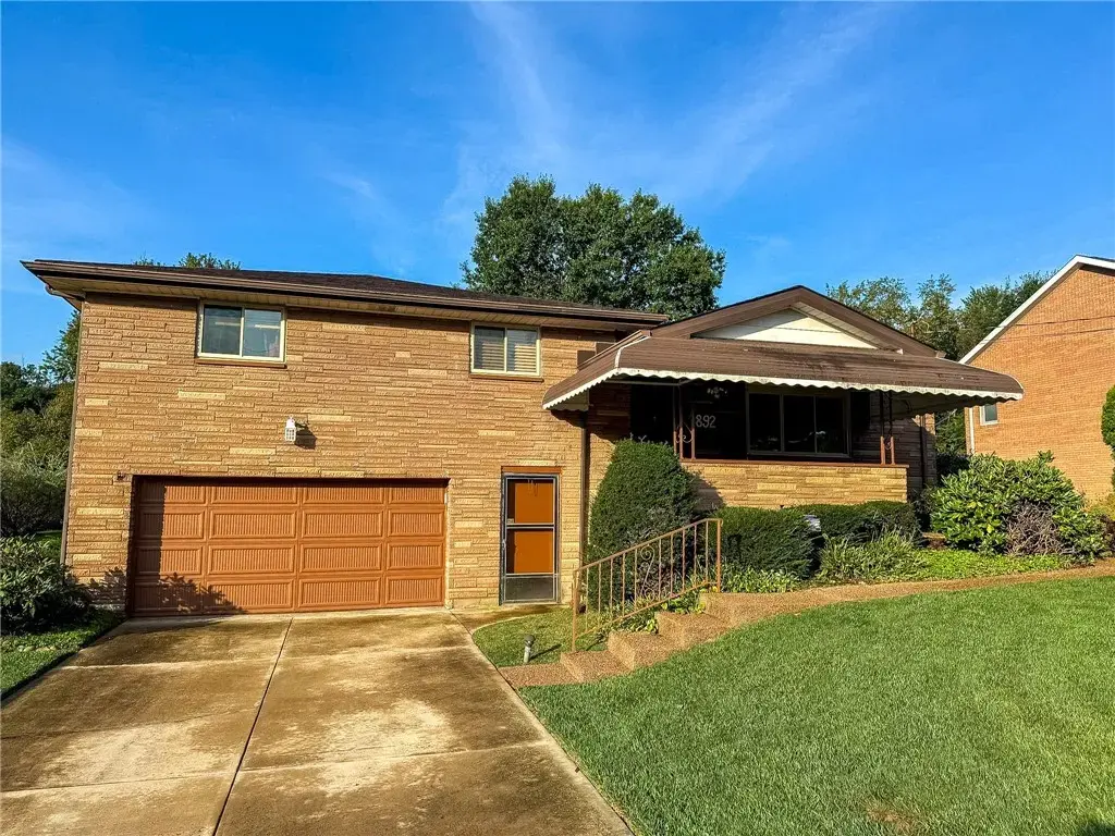 892 Locust Drive , North Huntingdon