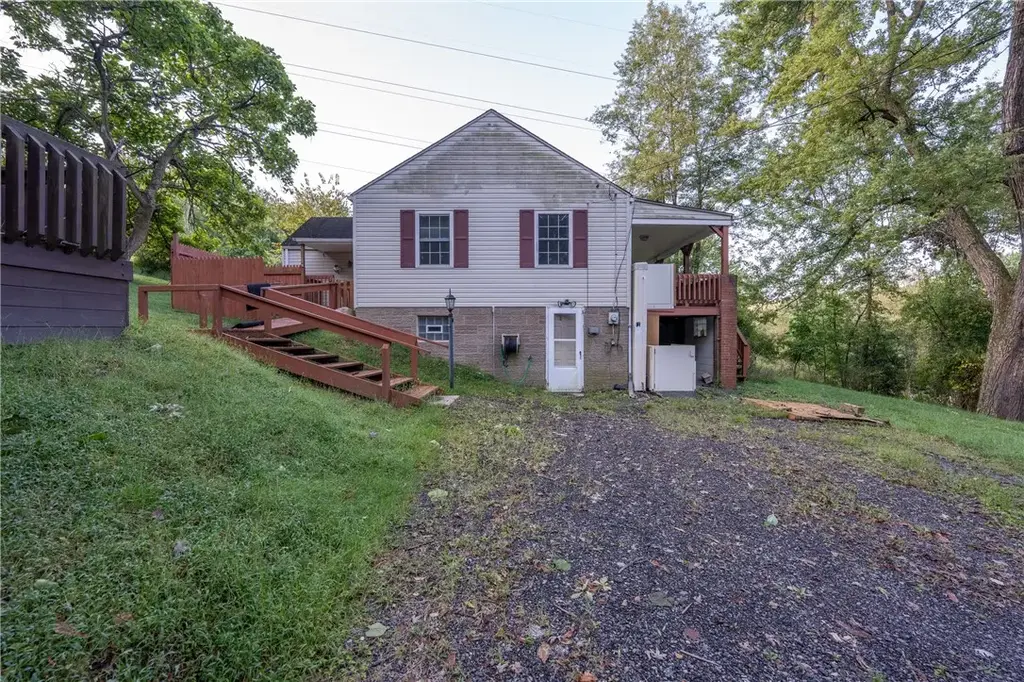 765 Pellis Road , Hempfield