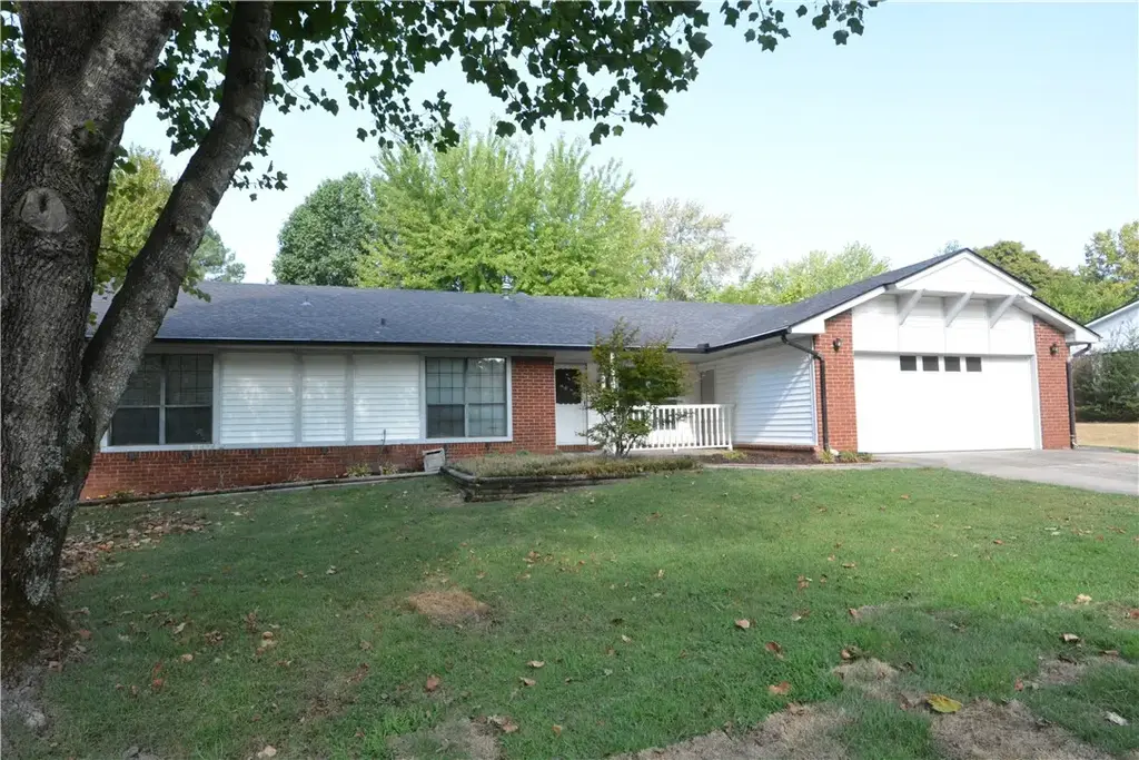3069 N Loxley Avenue, Fayetteville