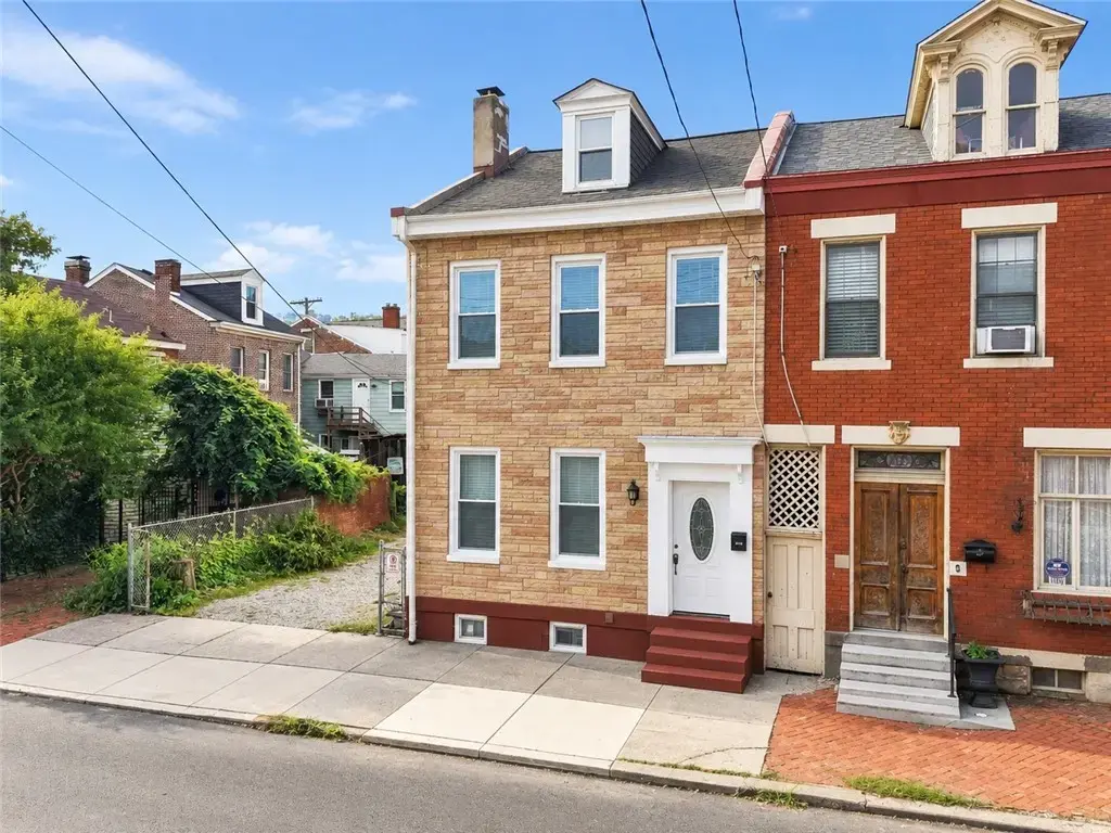 1820 Sarah Street , South Side