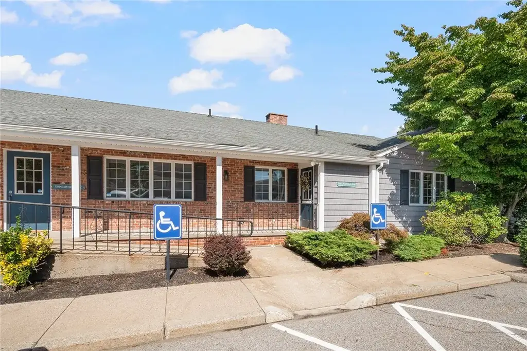 990 Main St # 4, East Greenwich