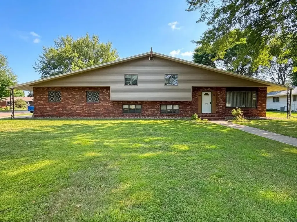 1006 N Wisconsin Avenue, Rice Lake